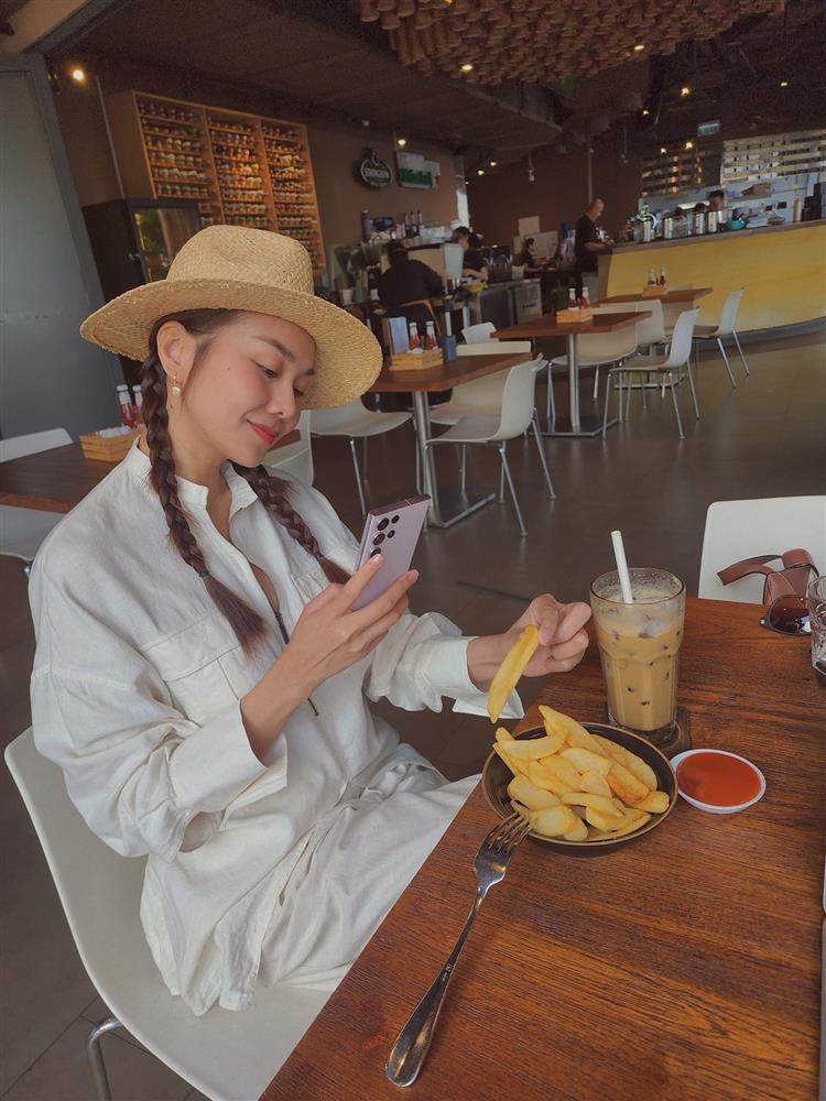 Showbiz Việt ngày 12/2: Ngọc Quyên tình tứ bên bạn trai Tây-8