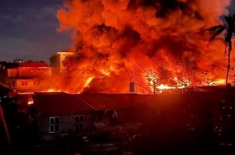 Những vụ cháy chợ kinh hoàng, thiêu rụi nhiều tài sản-2