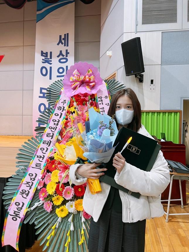 Ảnh tốt nghiệp idol nữ Gen 4: Won Young IVE như công chúa-3