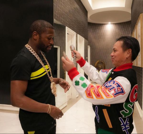 Cuộc sống tỷ phú kim cương sau 2 năm cạch mặt Khoa Pug-1