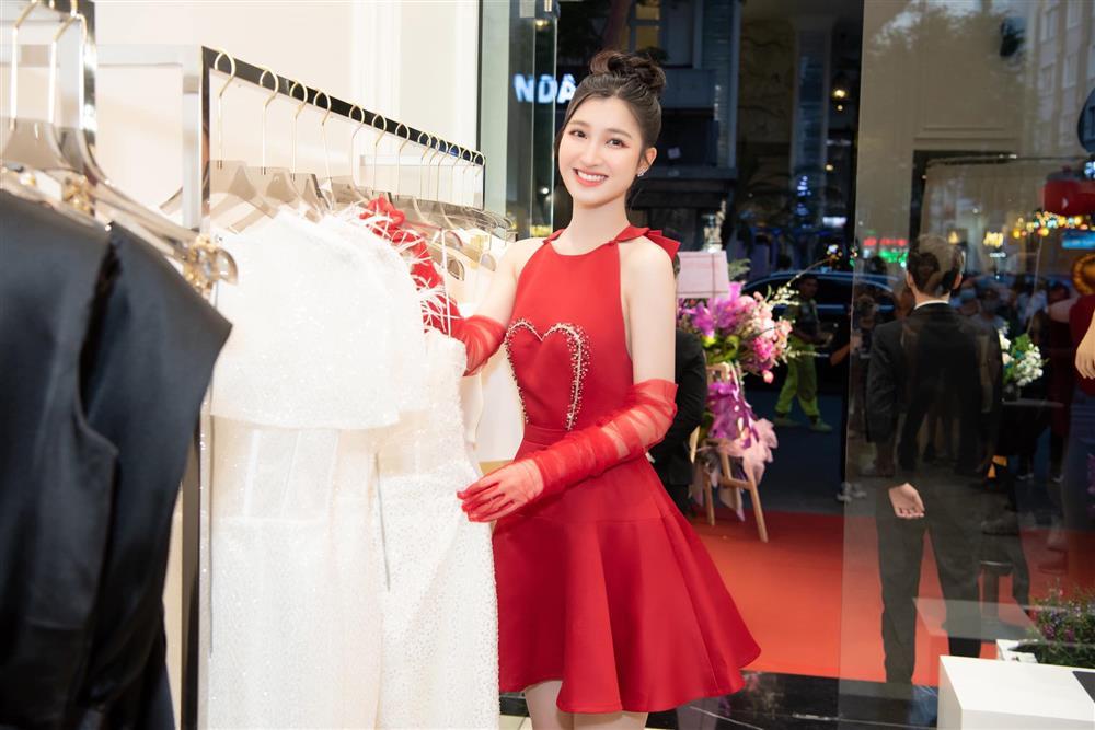 Phương Nhi đọ sắc Huyền Baby, Chi Pu và dàn hot girl đời đầu-1