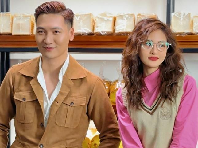 Mạnh Trường bị chi phối sau cảnh hôn Thùy Anh-2