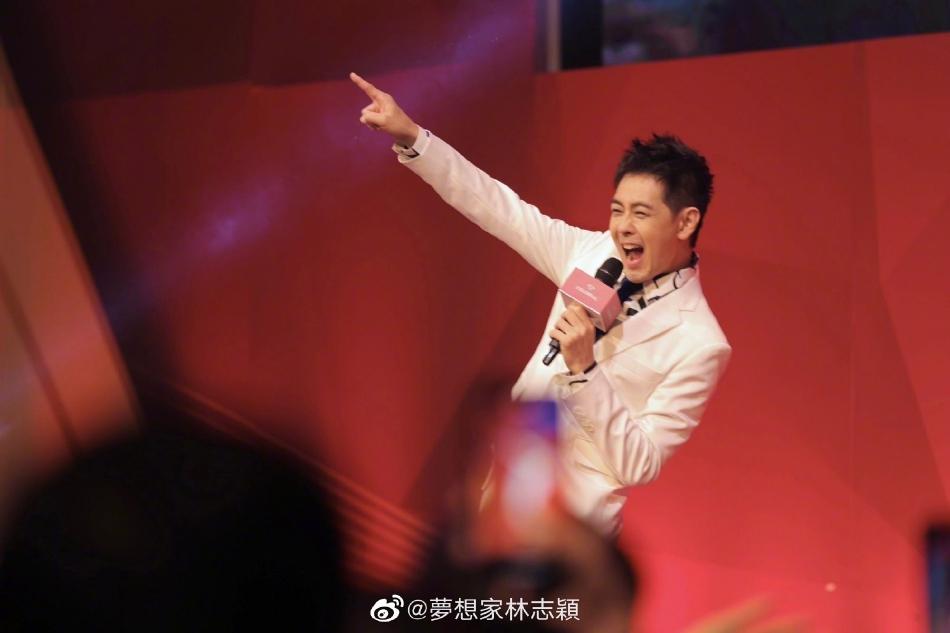 Lâm Chí Dĩnh công khai xuất hiện sau tai nạn, mặt mũi ra sao?-2