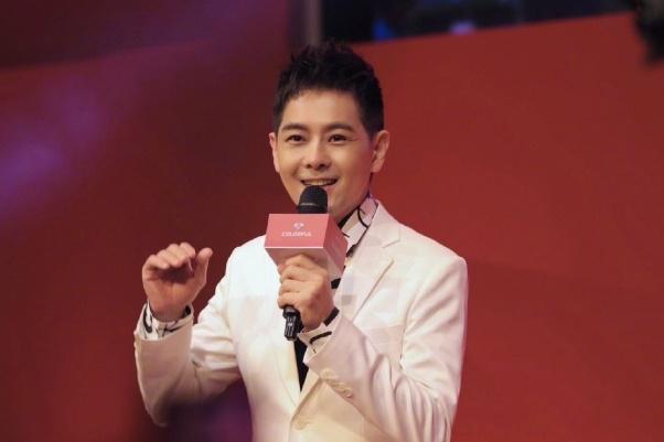 Xôn xao ảnh Trần Phi Vũ bên gái lạ chốn riêng tư-8