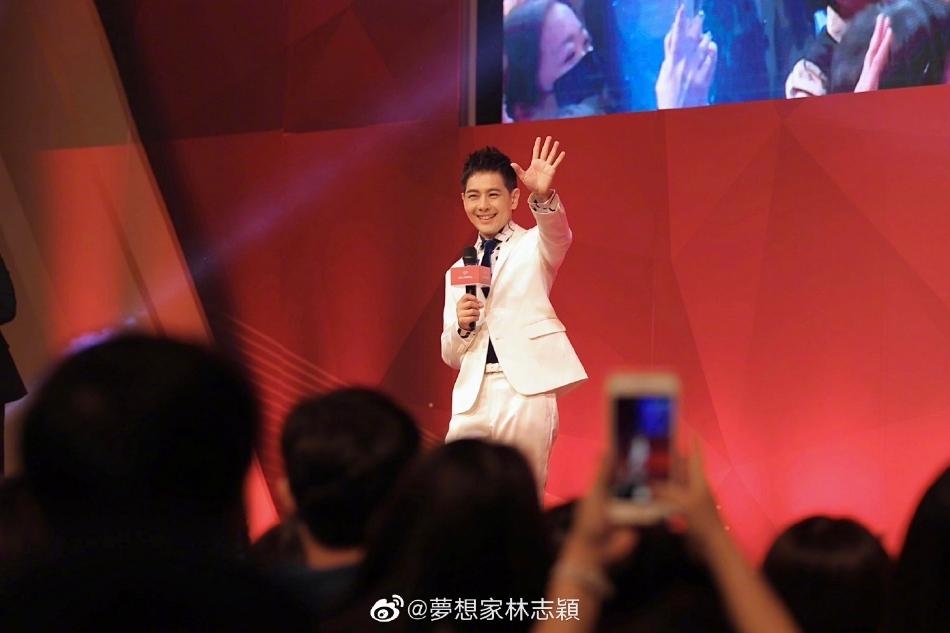 Lâm Chí Dĩnh công khai xuất hiện sau tai nạn, mặt mũi ra sao?-4