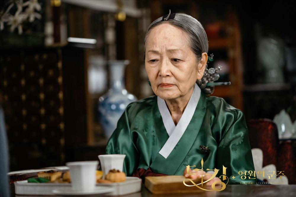 Ngôi sao Itaewon Class khóc nức nở khi nghe tin giả người bà quốc dân qua đời-2