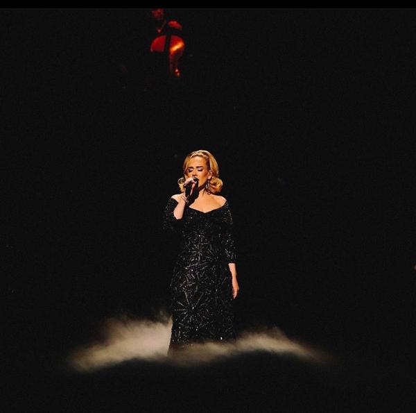 Adele và hàng loạt sao quốc tế đình đám chọn mặc đồ Công Trí-3