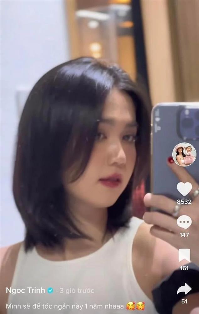 Bị chê thảm họa tóc giả, Ngọc Trinh cắt luôn tóc thật lại được khen-4