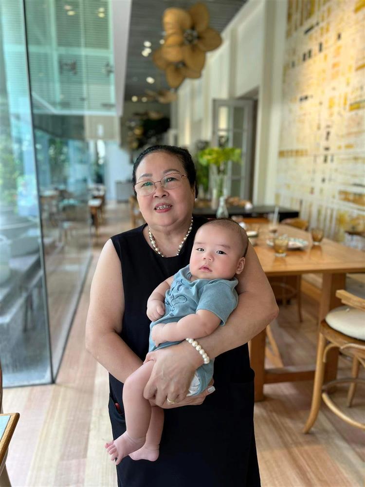 Showbiz Việt ngày 13/2: Con trai Thúy Vinh lớn phổng phao-6