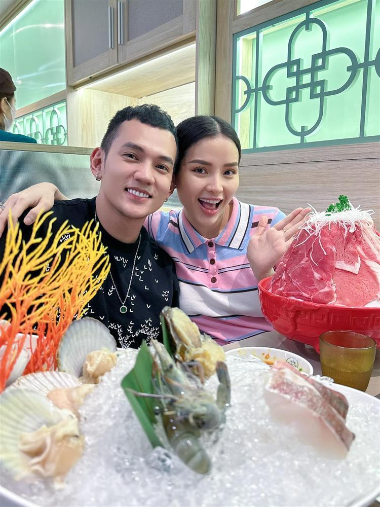 Showbiz Việt ngày 13/2: Con trai Thúy Vinh lớn phổng phao-8