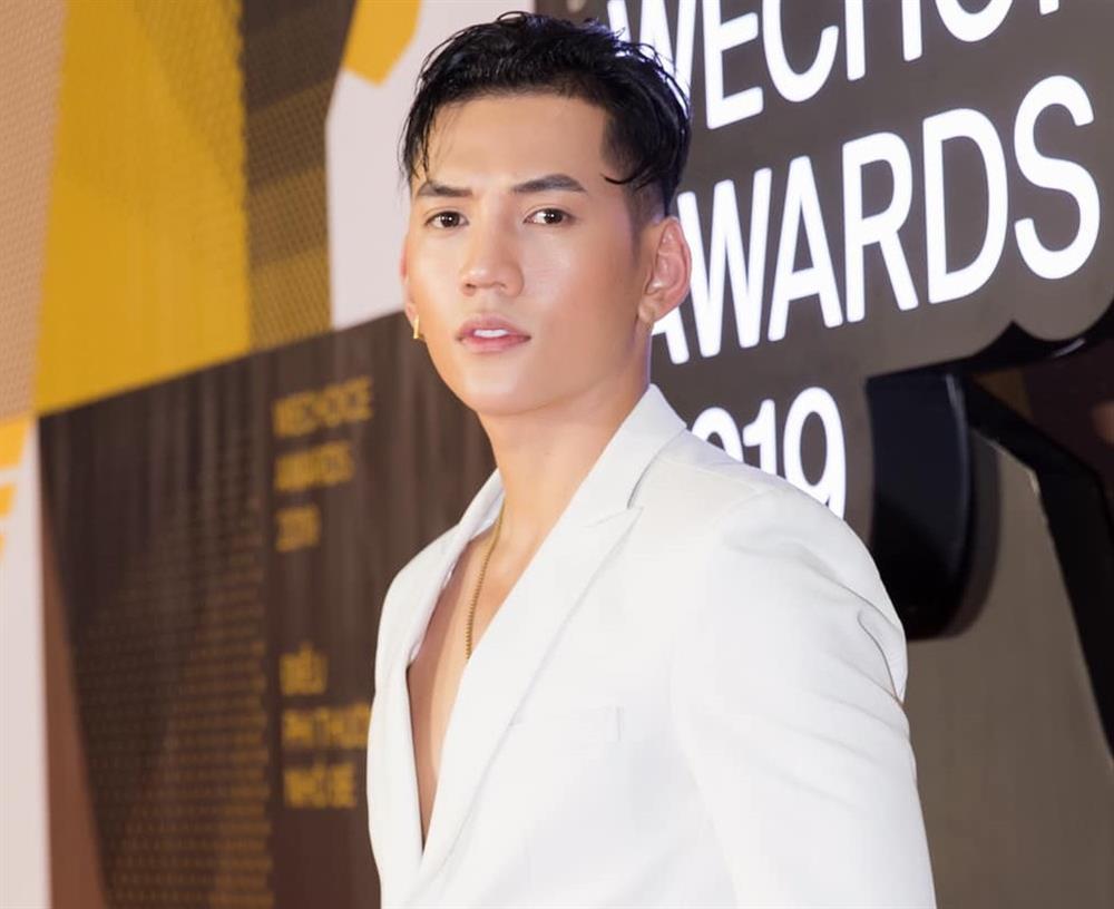 Lý Bình bức xúc khi bị cư xử phân biệt ở ngân hàng-1