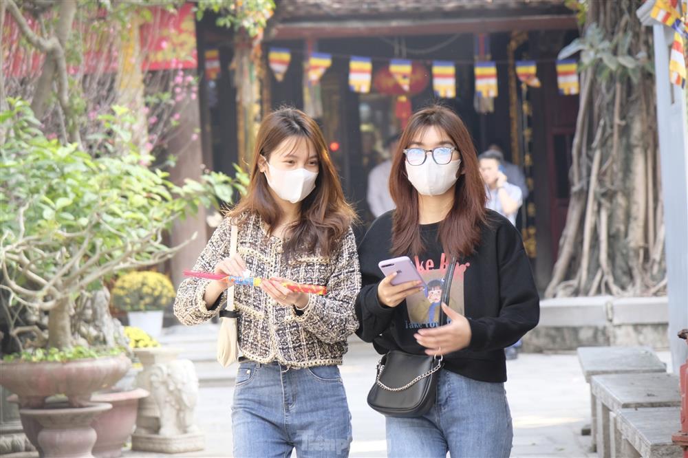 Dịch vụ sắp lễ cầu duyên Valentine đắt hàng tại ngôi chùa nổi tiếng-6