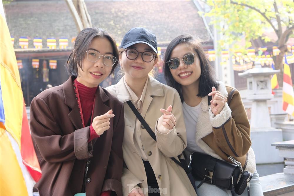 Dịch vụ sắp lễ cầu duyên Valentine đắt hàng tại ngôi chùa nổi tiếng-7