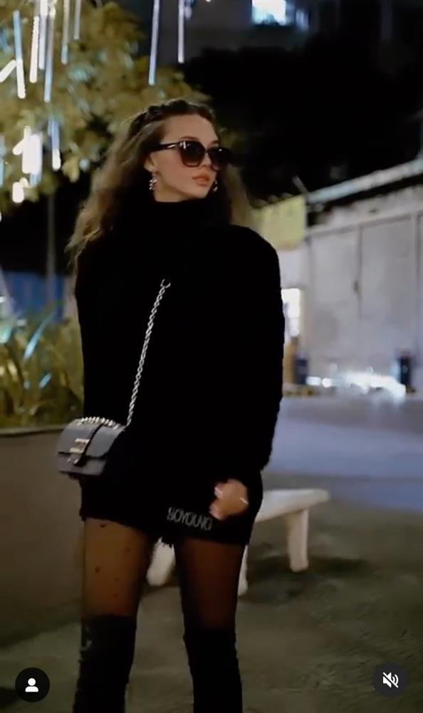 Vợ Tây Bùi Tiến Dũng bị quay lén trên phố, nhan sắc thật lộ rõ-2