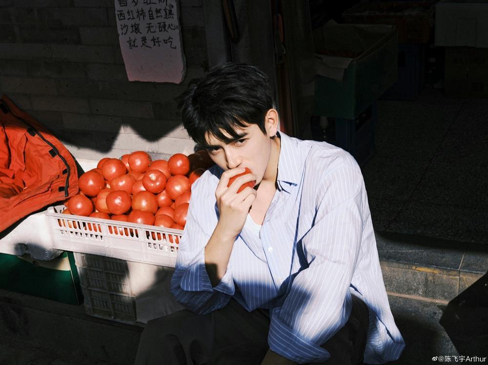 Trần Phi Vũ - diễn viên lộ ảnh nóng với hotgirl mạng là ai?-4