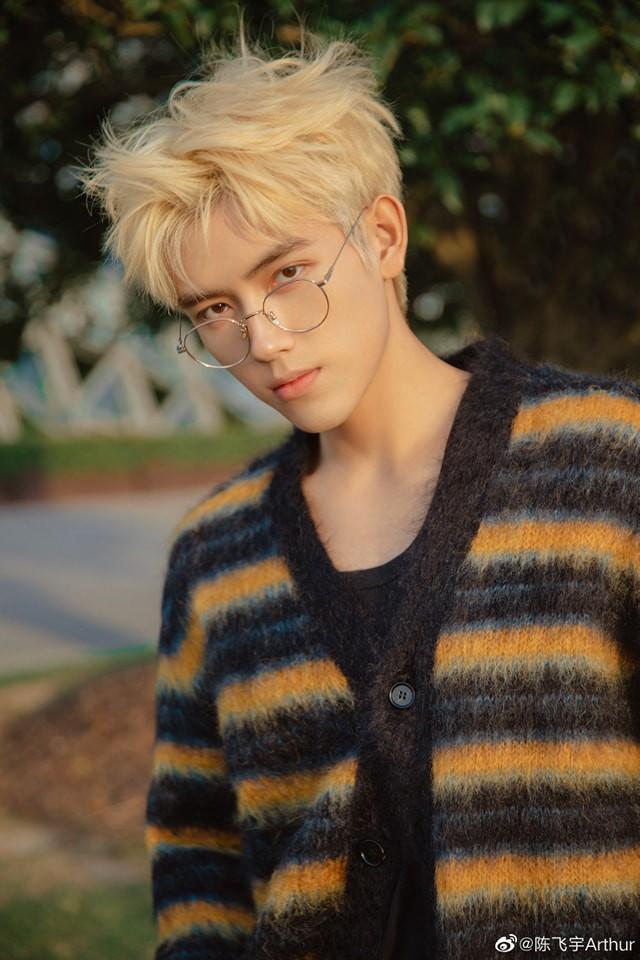 Trần Phi Vũ - diễn viên lộ ảnh nóng với hotgirl mạng là ai?-14