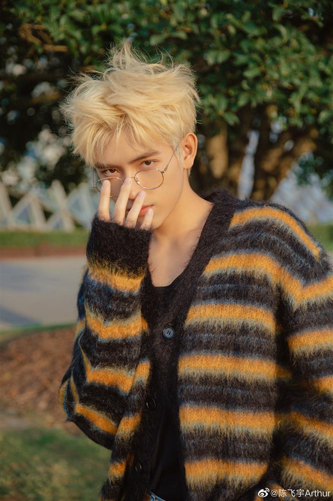 Trần Phi Vũ - diễn viên lộ ảnh nóng với hotgirl mạng là ai?-15