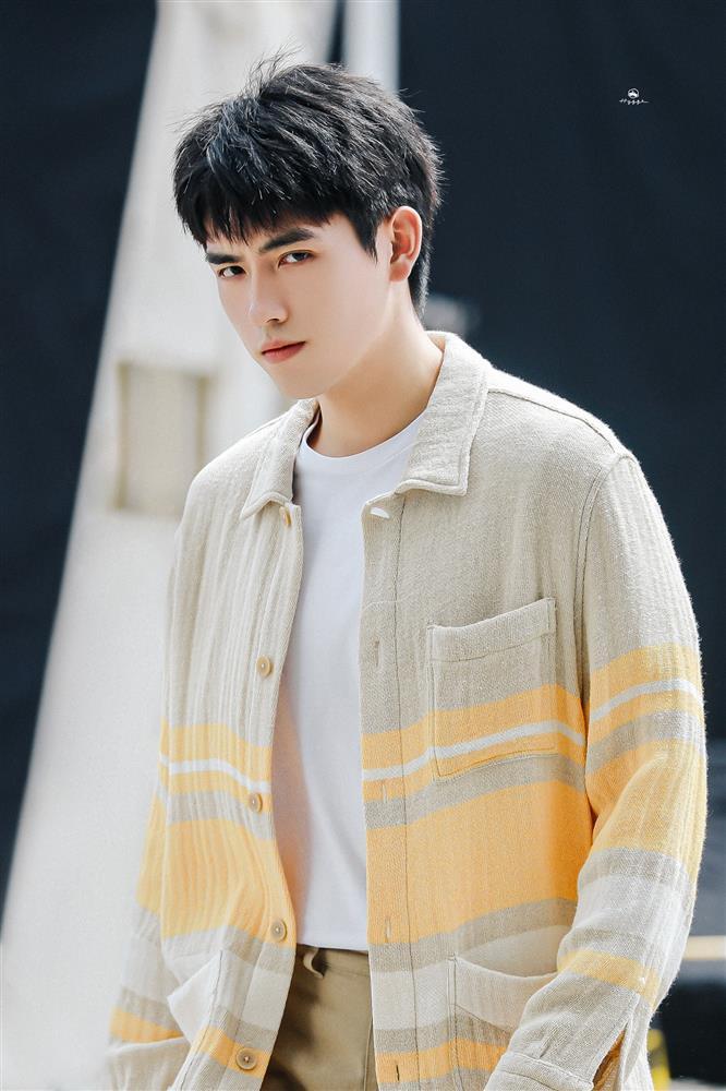 Trần Phi Vũ - diễn viên lộ ảnh nóng với hotgirl mạng là ai?-20