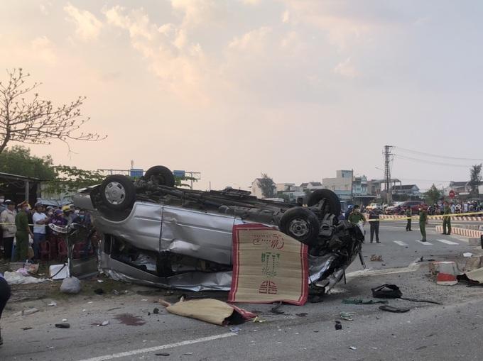 NÓNG: Xe khách tông xe đầu kéo, ít nhất 8 người chết ở Quảng Nam-1