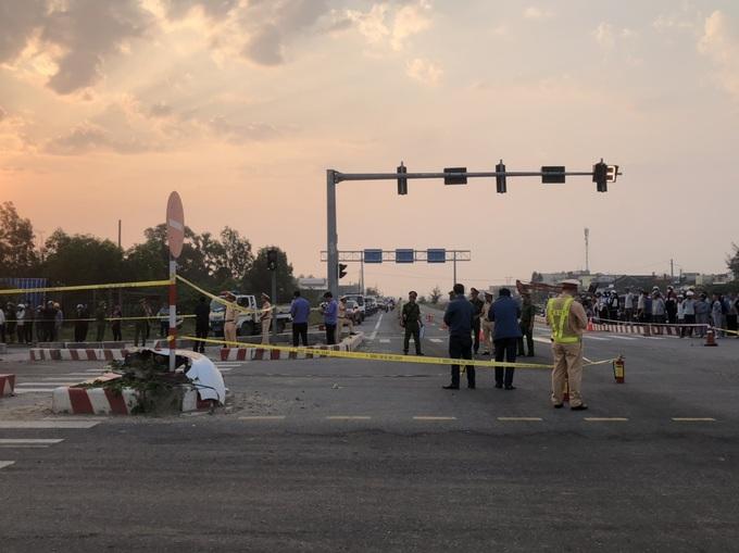 NÓNG: Xe khách tông xe đầu kéo, ít nhất 8 người chết ở Quảng Nam-4