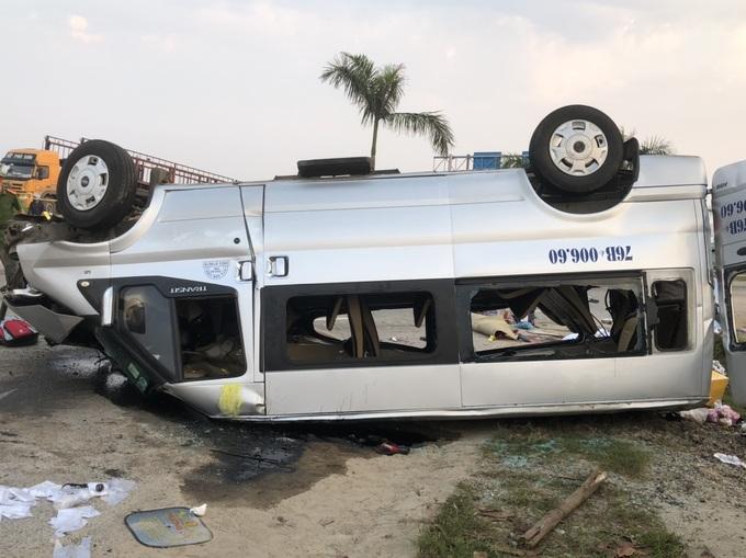 NÓNG: Xe khách tông xe đầu kéo, ít nhất 8 người chết ở Quảng Nam-5