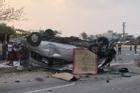 NÓNG: Xe khách tông xe đầu kéo, ít nhất 8 người chết ở Quảng Nam