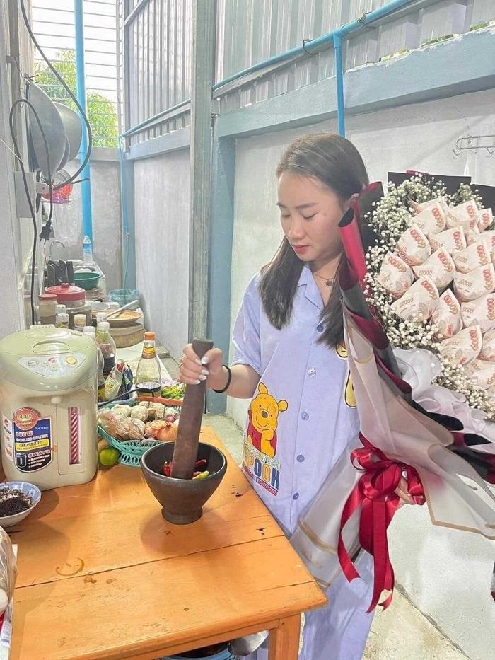 Lần đầu được tặng quà Valentine, cô gái hành động lạ đến phì cười-4