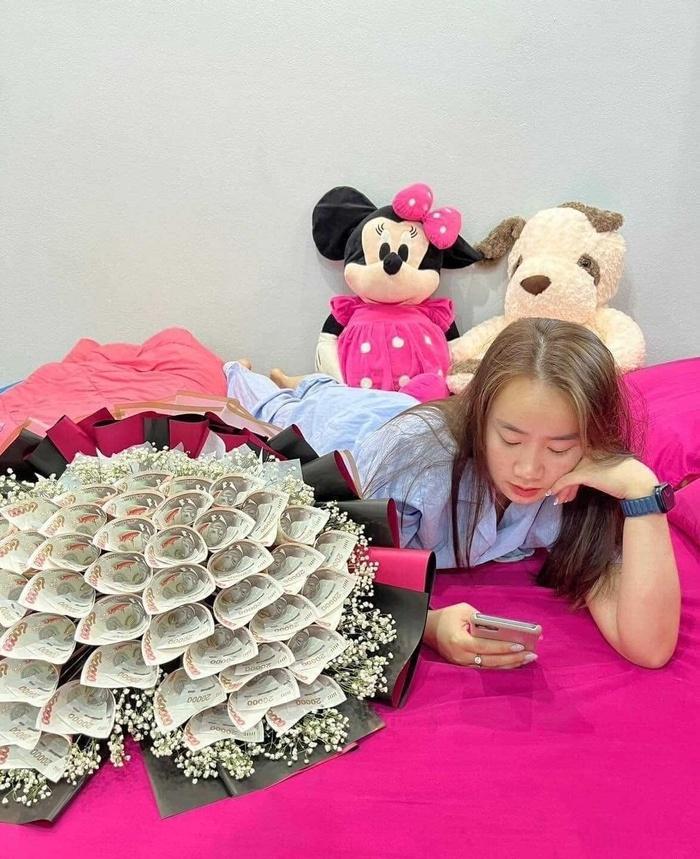 Lần đầu được tặng quà Valentine, cô gái hành động lạ đến phì cười-1