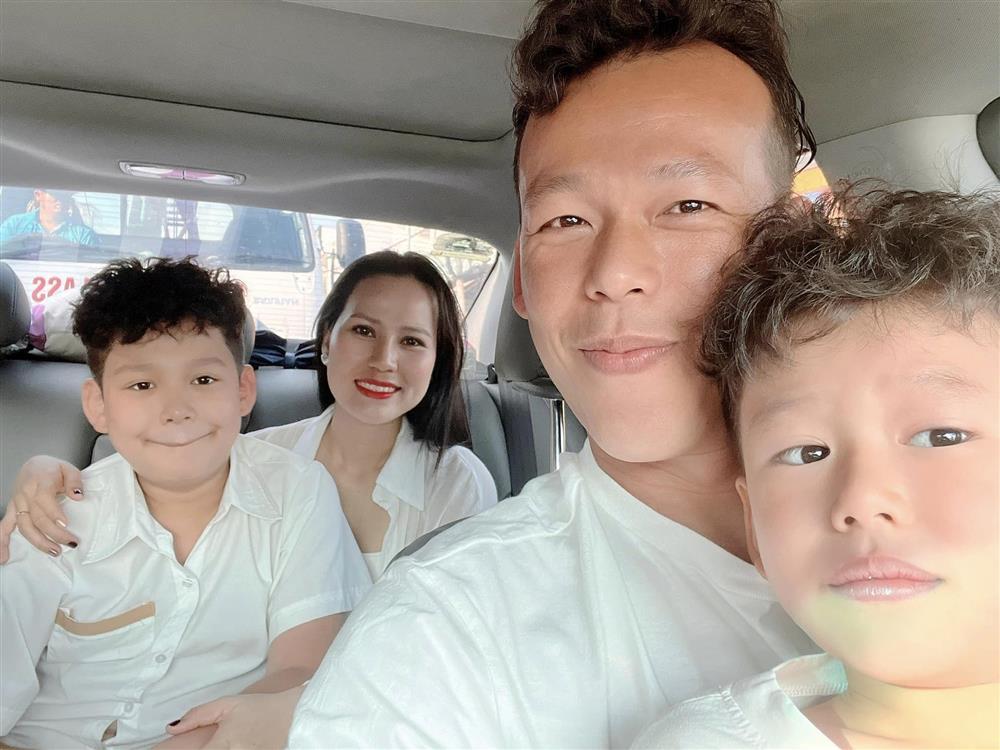 Thủ môn Việt Nam quá giàu, chi khủng tặng vợ ngày Valentine-1