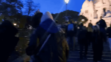 Vệ sĩ cản Jisoo tiếp cận Rosé vì tưởng là fan cuồng-3