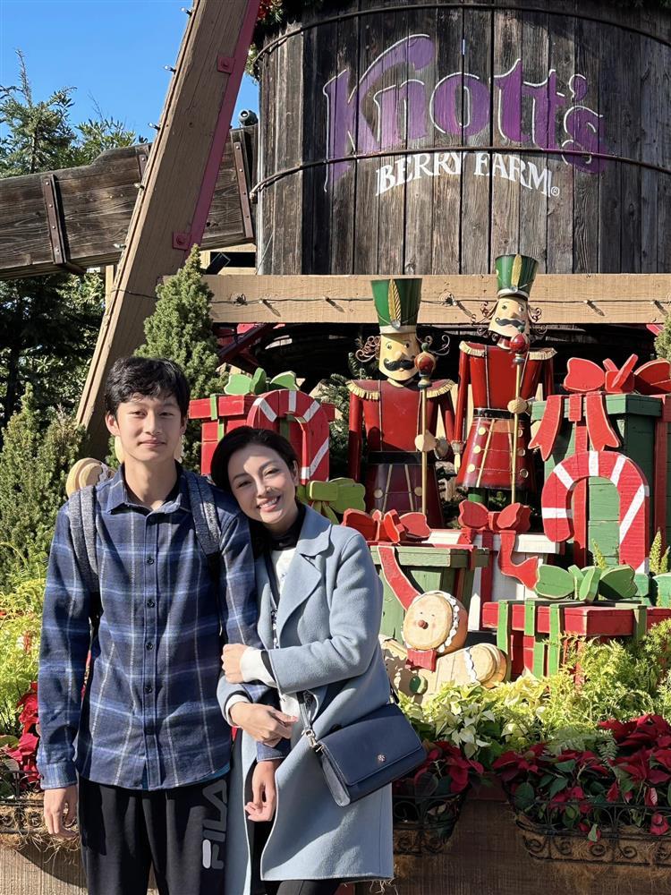 Con trai Jennifer Phạm - Quang Dũng bảnh bao, cao 1m90 tuổi 15-3