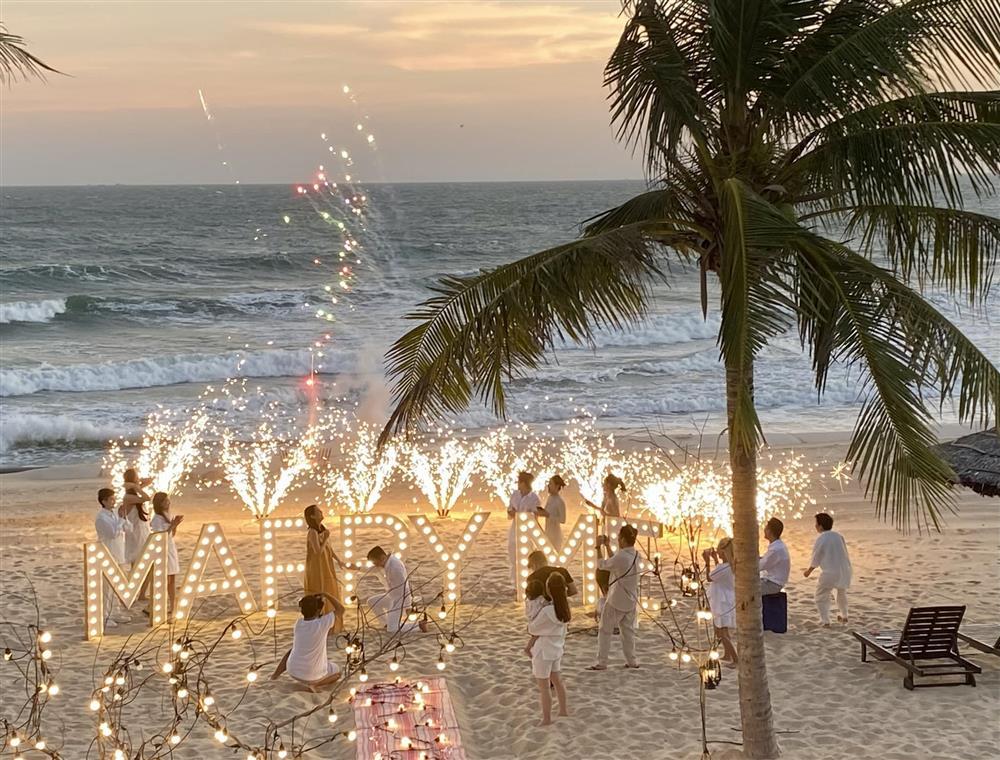 Phạm Quỳnh Anh công khai ảnh cầu hôn sau 1 năm giấu nhẹm-1