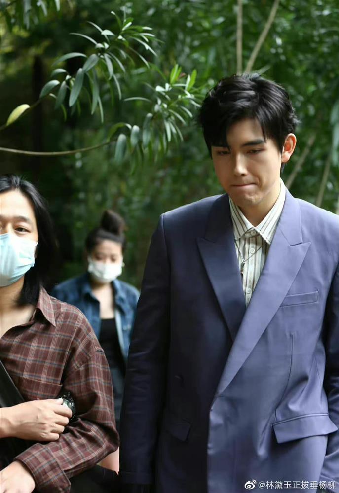 Trần Phi Vũ lộ ngoại hình thật trong ảnh không chỉnh sửa-6