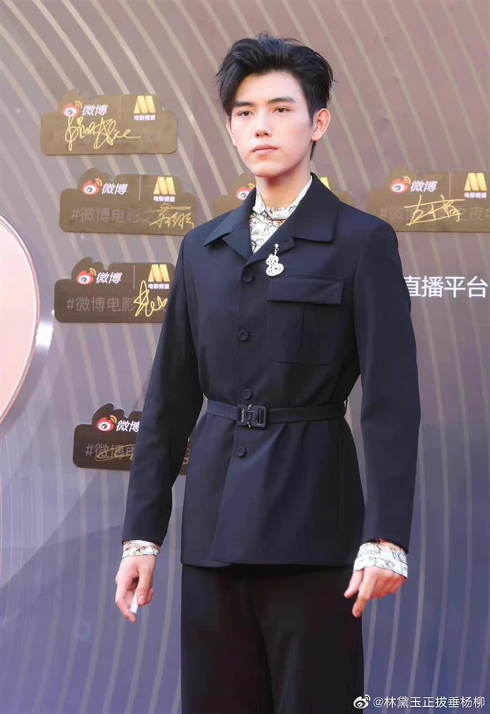 Trần Phi Vũ lộ ngoại hình thật trong ảnh không chỉnh sửa-1