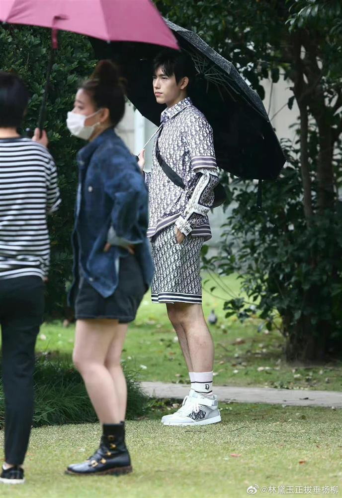 Trần Phi Vũ lộ ngoại hình thật trong ảnh không chỉnh sửa-7