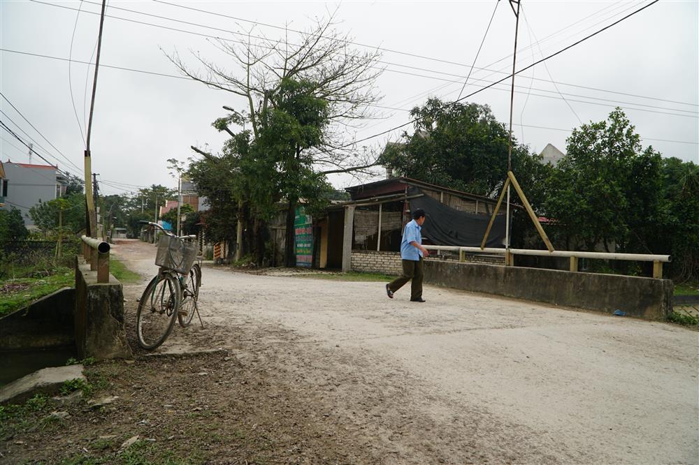 Loạt nhà cửa rung lắc, nứt gãy: Đốt thuốc nổ để... giải sầu-2