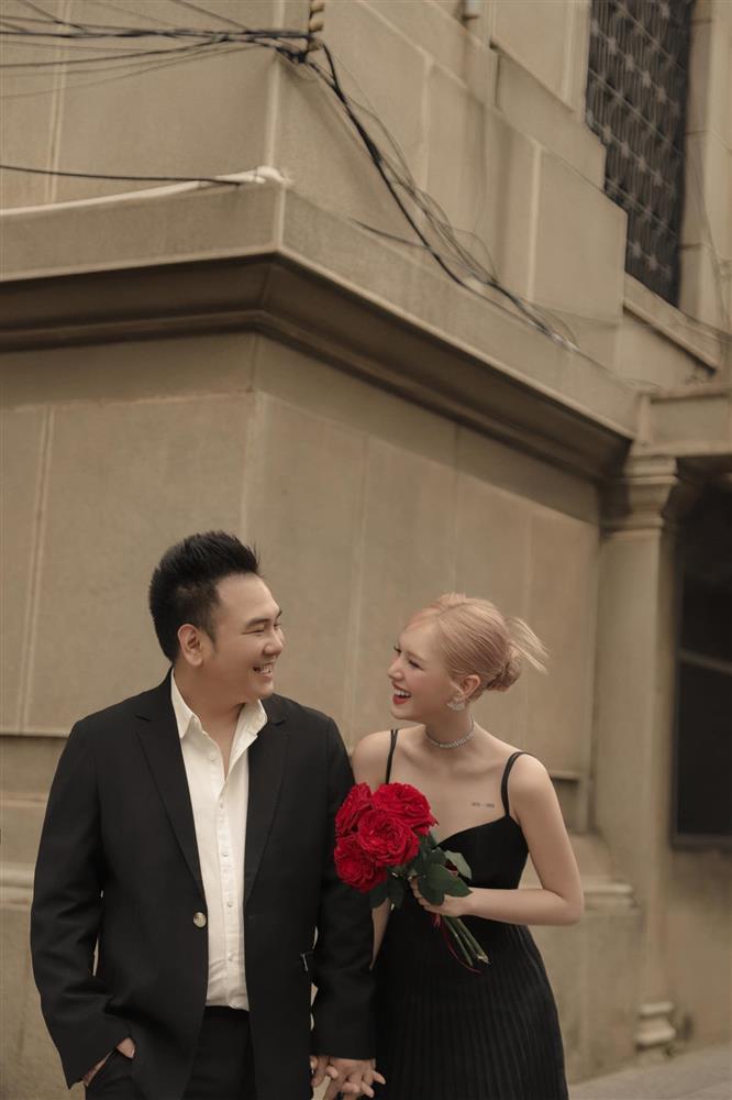 Khoe ảnh kỉ niệm 5 năm yêu, chồng đại gia Xoài Non phát tướng-5