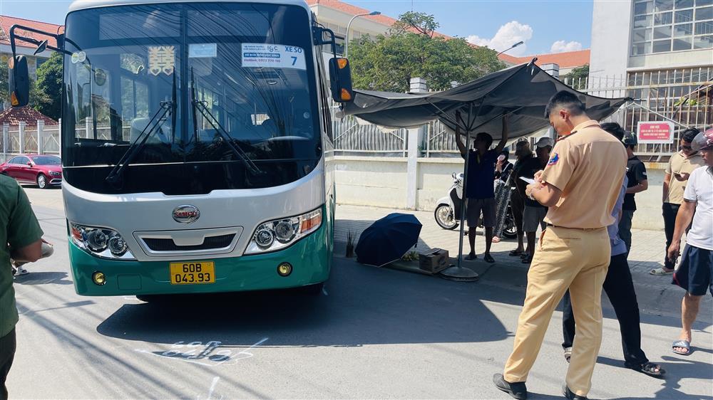 Khởi tố tài xế xe đưa rước cán chết học sinh lớp 3 ở Đồng Nai-1