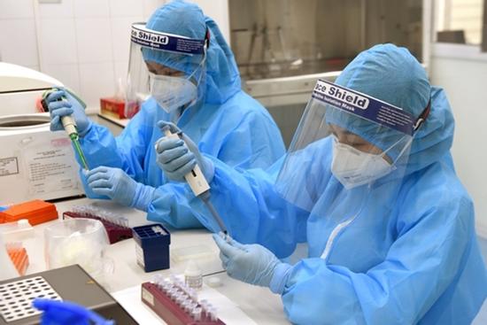 Ca mắc COVID-19 ở Việt Nam tăng mạnh ngày Valentine