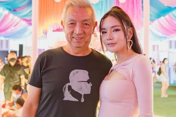 Mất 2 năm mới ly hôn thành công, người phụ nữ mở tiệc ăn mừng-3