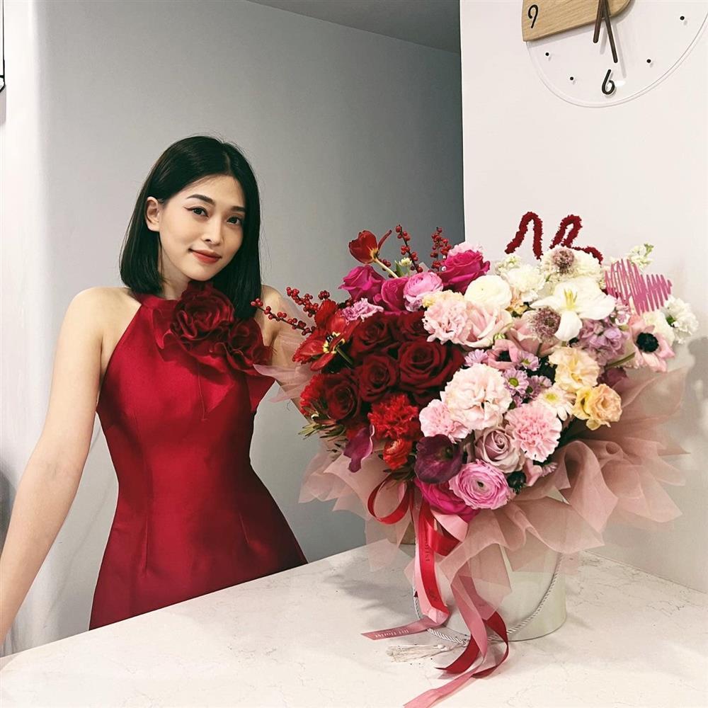 Sao Việt khoe quà Valentine: Lạ nhất 2 quả trứng vịt lộn-13