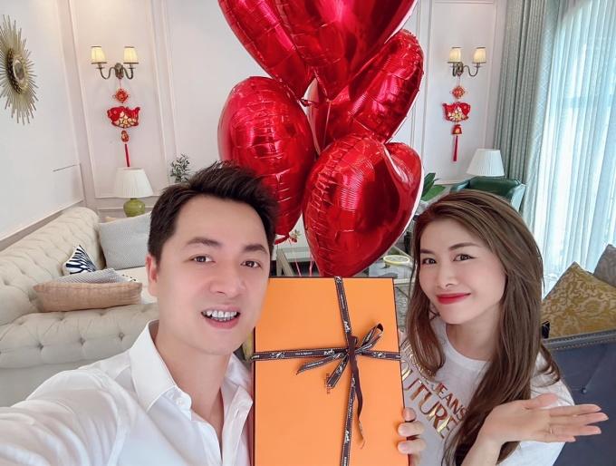 Sao Việt khoe quà Valentine: Lạ nhất 2 quả trứng vịt lộn-2