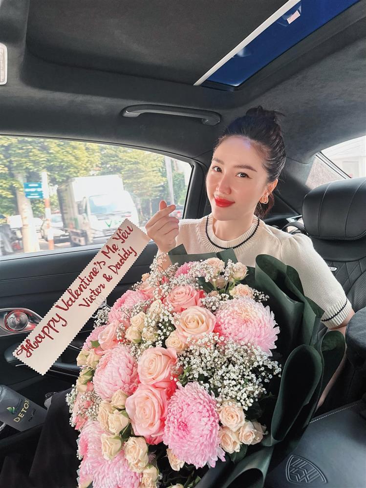 Sao Việt khoe quà Valentine: Lạ nhất 2 quả trứng vịt lộn-23