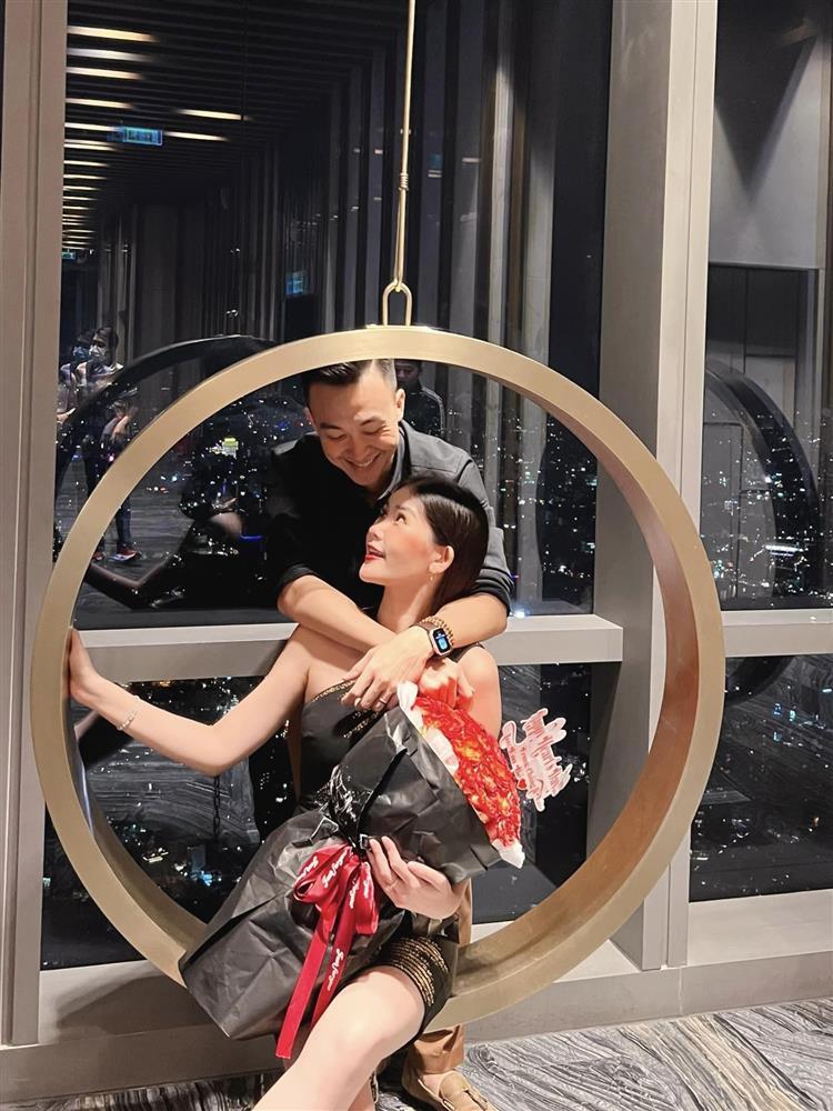 Vợ chồng Lê Âu Ngân Anh cực tình Valentine, cosplay quá khứ-4