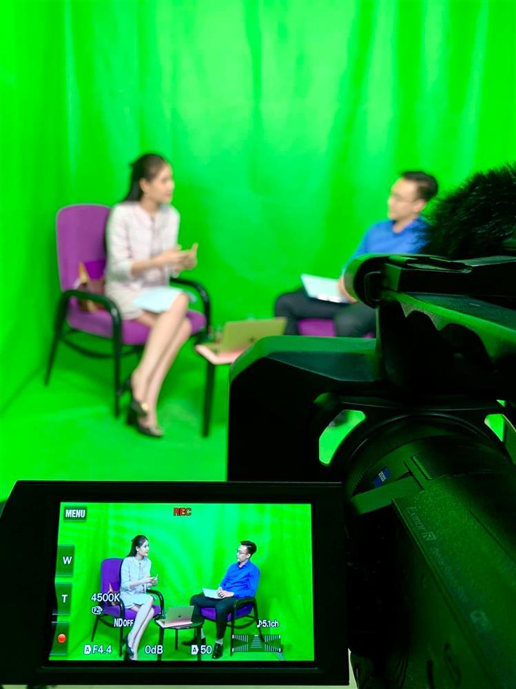 Vợ chồng Lê Âu Ngân Anh cực tình Valentine, cosplay quá khứ-7