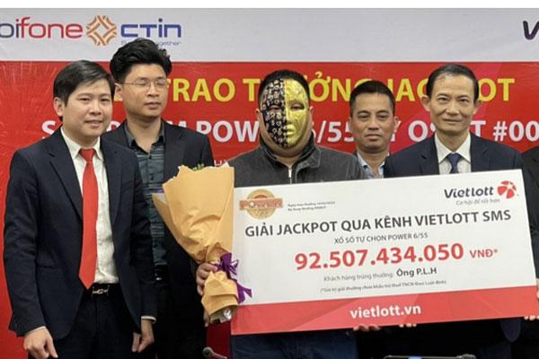 Hai vé số Vietlott cùng trúng giải Jackpot hơn 96,7 tỉ đồng-2