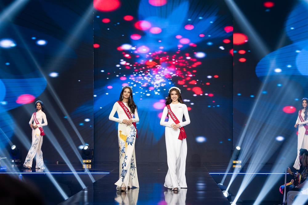 Thanh Thanh Huyền trình diễn ra sao ở bán kết Miss Charm?-1