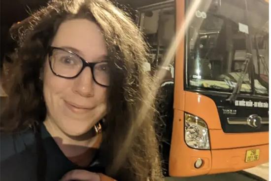 24 giờ của nữ du khách Anh đi xe giường nằm từ Việt Nam sang Lào