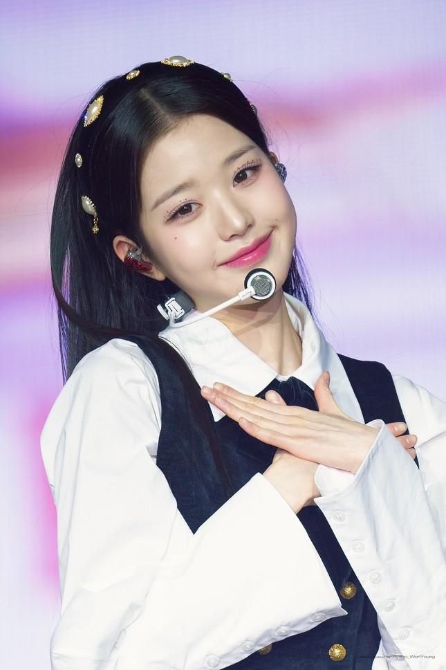 Knet chỉ trích ngoại hình của Jang Wonyoung và Liz (IVE)-8