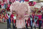 Đại gia Thái Lan chuyển 700 triệu đồng làm bó hoa tiền tặng bạn gái